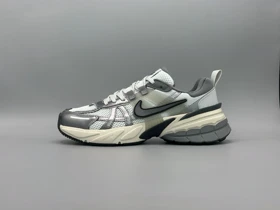 کتانی نایکی وی 2 کی ران نقره ای سفید کرم/Nike v2k