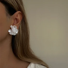 گوشواره زنانه میخی گلبرگ کد 832