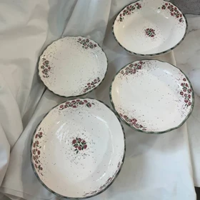 ظرف پایه دار گل سرخی
