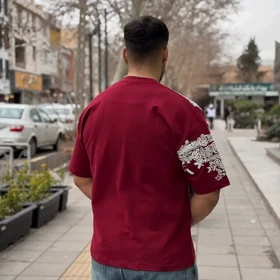 تیشرت یقه گرد چاپی پفکی برجسته پولیزی زرشکی 165