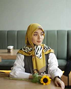 روسری ابریشم نوبل