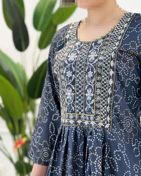 پیراهن طرح‌دار یقه گرد نخی