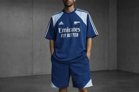 کیت باشگاهی تیشرتشلوارک لباس دوم آرسنال(توپچی ها )پارچه پنبه دو نخ لاکرا دار کیفیت استثنایی