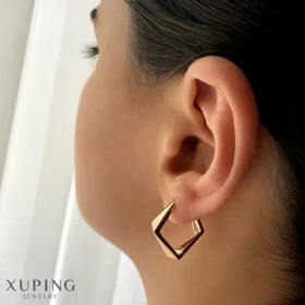 گوشواره چند وجهی ژوپینگ، درخشش خیره کننده با طرحی مدرن