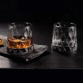 لیوان طرح خشتی