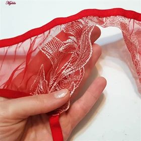 ست شورت و سوتین زنانه مدل فنردار قرمز برتا کد 5108-4032-R به همراه نگهدارنده جوراب