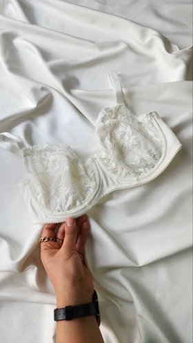 سوتین تک دانتل و پرلون فنردار مدل Violet-w برند SHANDERMAN کد: 2454