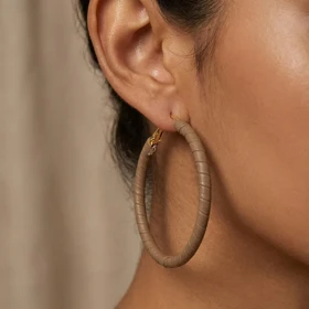 گوشواره زنانه مدل اسپیرو طرح حلقه‌ای بزرگ با بافت مارپیچی کرم