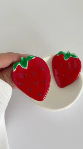 گوشواره توتفرنگی