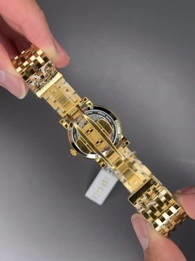 ساعت مچی ورساچه دورحکاکی بند طلایی صفحه سبز Versace