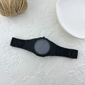 ساعت مچی مردانه مشکی با طراحی مدرن و جذاب