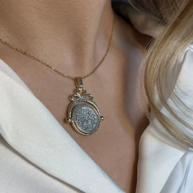 گردنبند سکه با تاج طلایی