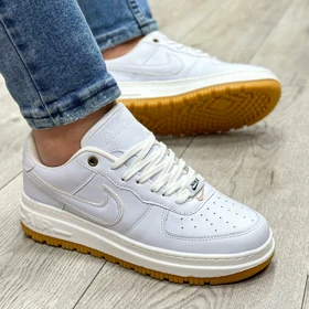کفش کتانی اسپرت مردانه رنگ سفید مدل نایک NIKE AIR FORCE
