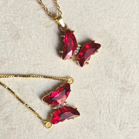 دستبند و گردنبند پروانه سواروسکی قرمز اناری