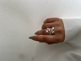 انگشتر نقره ای طرح شاخه با مروارید باروک