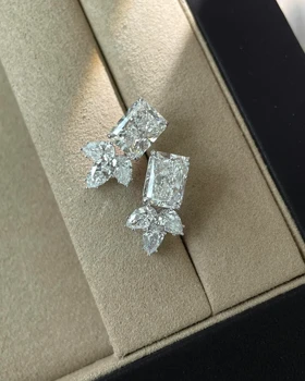 گوشواره موزانایت