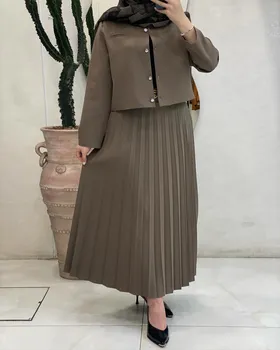 کت و دامن پلیسه
