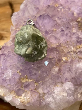 گردنبند سنگ زبرجد پاکستان