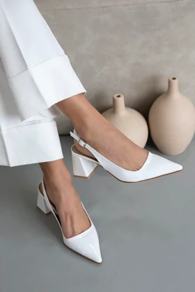 کفش پاشنه‌بلند کلاسیک زنانه استراسونس straswans