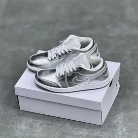 کفش نایک ایر جردن وان لو نقره ای براق Nike Air Jordan 1 Low Metallic Silver