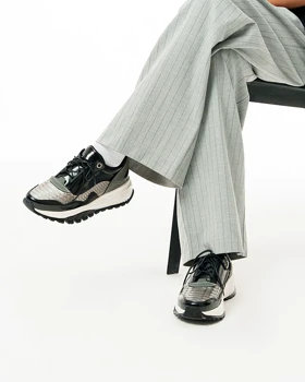 کفش اسپرت زنانه مدل Stradivarius Sneakers - SKG76