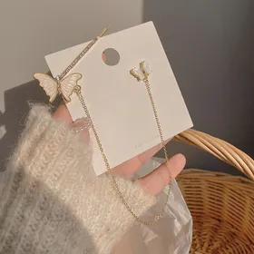 گوشواره و سنجاق سر پروانه