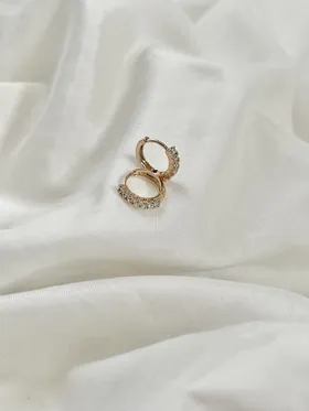 گوشواره حلقه‌ای نگین‌دار