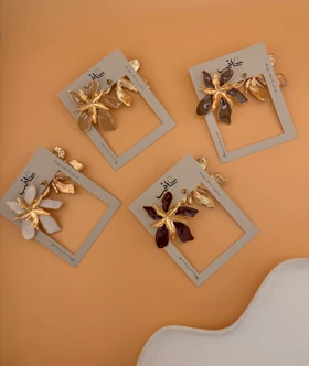 گوشواره گل میناکاری مدل گلبرگ پهن