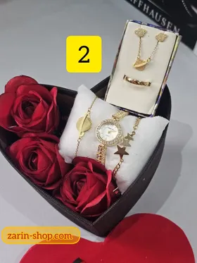 باکس هدیه زنانه ست ساعت نگینی و نیمست