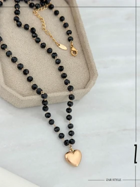 گردنبند مهره‌ای مشکی قلب آویز
