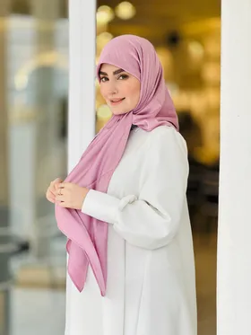 روسری ساتن خط‌دار یاسی