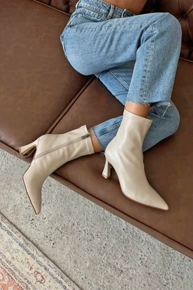 بوت و نیم بوت زنانه استراسونس straswans