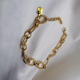 دستبند برند شین مدل «بیضی خاویاری» | با آبکاری طلای 24 عیار و بافت برجسته