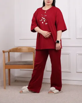تی‌شرت و شلوار گلدوزی