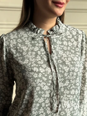 شومیز یقه فرنچ گل‌دار