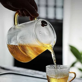 قوری دمنوش پیرکس شیاردار دسته عسلی