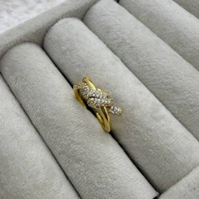 انگشتر طرح جواهر طلایی نگین‌دار