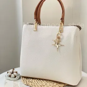 کیف دستی و دوشی آتیسا