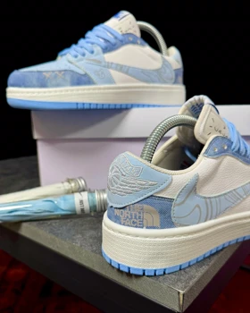 کتانی جردن تراویس نورث فیس