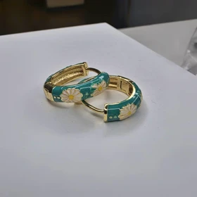 گوشواره مینا کاری گل بابونه سبز