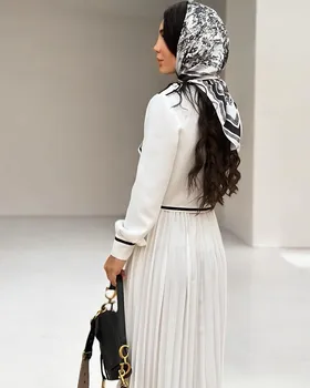 کت و دامن پلیسه