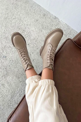 بوت و نیم بوت زنانه استراسونس straswans