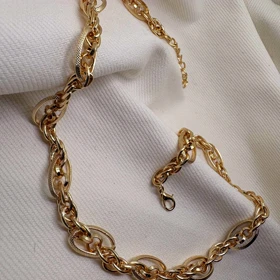 گردنبند برند شین مدل «بیضی زرین» | با آبکاری طلای 24 عیار و تراش‌های الماسی