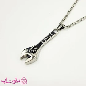 گردنبند پسرانه مدل آچار نقره ای استیل کد 210