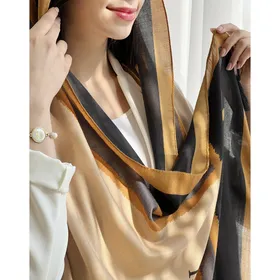 شال حاشیه‌دار گوچی