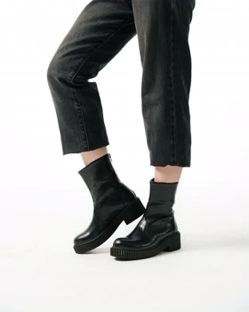 نیم بوت زنانه استرادیواریوس مدل Stradivarius Flat Ankle Boots - BTB95