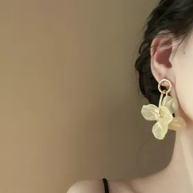 گوشواره گل ژورنالی