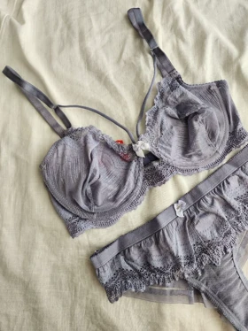 ست سوتین و شورت تمام تور فنردار برند HR کد: 0333