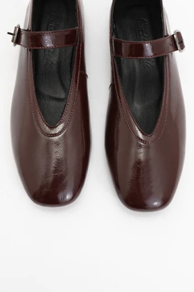 کالج زنانه luvishoes luvishoes