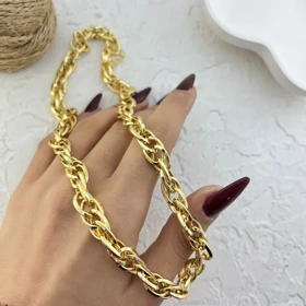 نیم‌ست زنانه مدل نکسوس طرح زنجیر درشت بافت‌دار طلایی (گردنبند، دستبند و گوشواره آویز)